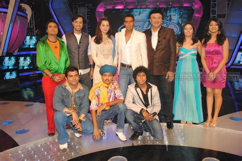 HOT INDIAN ACTRESS BLOG Singer Sunidhi Chauhan INDIAN IDOL Sets Pictures In Revealing Dress