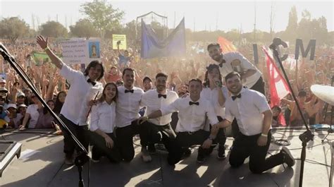 Cumbia católica quiénes son Los Agapornis de Jesús que cantan