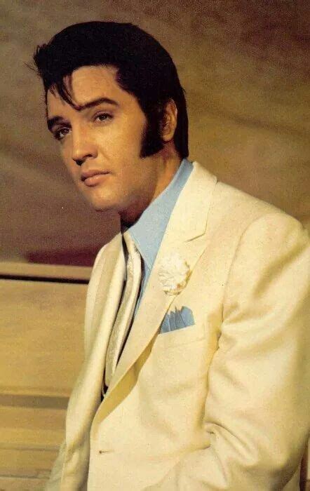 Elvis Was Buried In A Similar White Suit Blue Shirt And Silver Tie