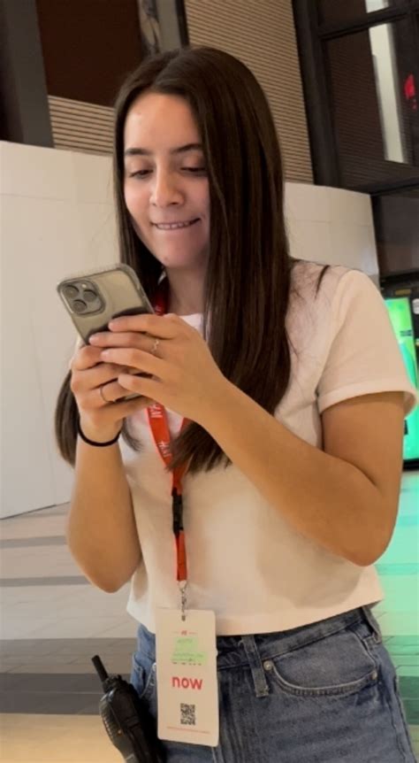 Cute Brunette At H M Shows Me Around Ass Face Tight Jeans Forum