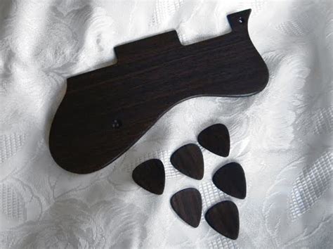 Guitarren Rosewood Pickguard