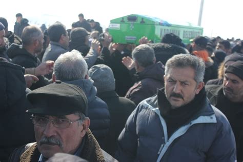 Depremde hayatını kaybeden Ayşe Çelikyön toprağa verildi VEFAT