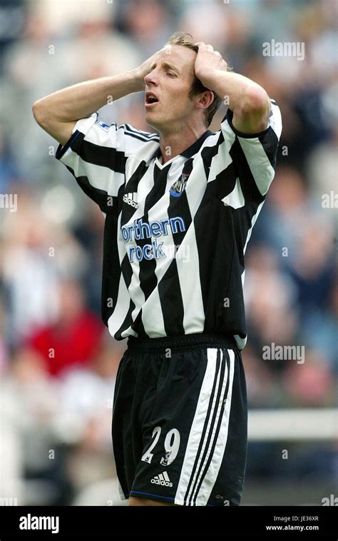 LEE BOWYER NEWCASTLE UNITED FC ST JAMES PARK NEWCASTLE ENGLAND 04