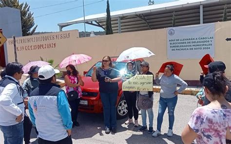 Exigen destitución de directora de secundaria en Bosques del Peñar El