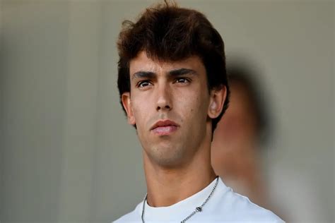 João Félix conquista coração de jovem modelo