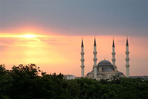 Ertugrul Gazi Mosque in Ashgabat | Mezquitas hermosas, Monumentos, Paises