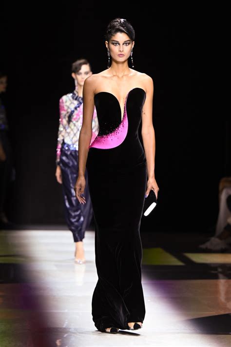 Giorgio Armani Prive Runway Paris Fashion Week Haute Couture Fall