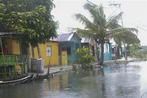 El huracán Fiona causa fuertes lluvias y vientos en República Dominicana