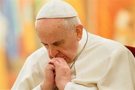 Papa Francesco Prega Ed è Vicino Allemilia Romagna