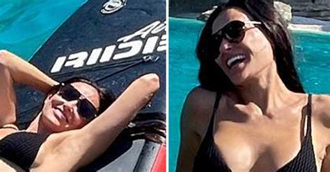 Demi Moore Stuns In Skimpy Bikini At Fountain Of Youth Yahoo Lifestyle Australia