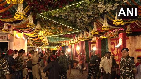 Devotees offer prayers to Maa Durga on first day of Navratri