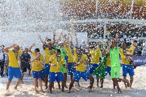 Brasil goleia Uruguai por 10 a 1 e é campeão das Eliminatórias pela 8ª