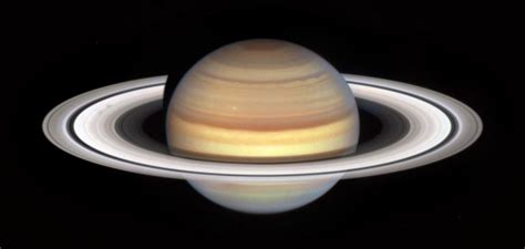 „spițe” Misterioase în Inelele Lui Saturn Helion Online
