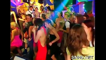 Délices de baise en groupe explicites XVIDEOS