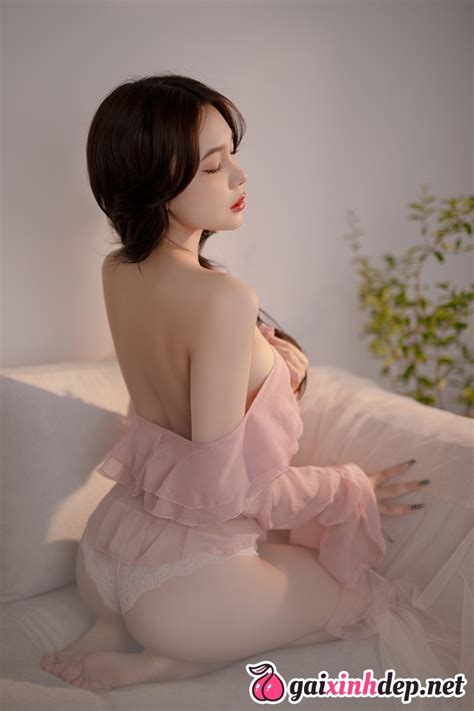 Clip Gái Xinh Rên Rỉ Cực Phê Hot Nhất 2024