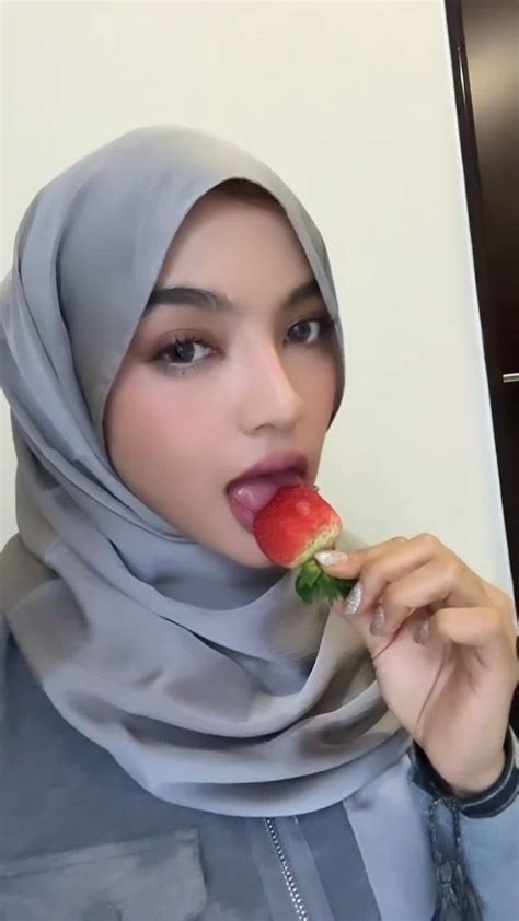 Profil Oklin Fia Selebgram Yang Dikenal Penuh Kontroversi