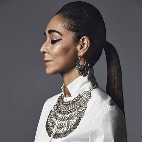 Shirin Neshat Las Mujeres En El Arte