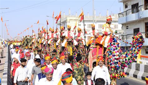 थार महोत्सव का रंगारंग आगाज शोभायात्रा में उमड़ा हुजूम Thar Mahotsav Barmer Patrika News