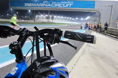 Formel 1 Mit Dem Fahrrad In Abu Dhabi Airtours