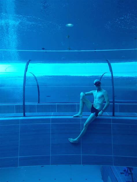 Y 40 The Deep Joy The Worlds Deepest Diving Pool Is In Italy In