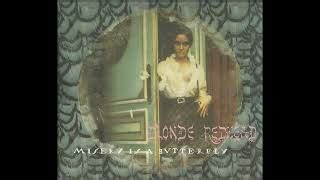 Misery Is A Butterfly Von Blonde Redhead Laut De Song