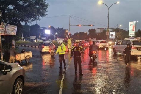 Bandung Diguyur Hujan Deras Kawasan Gedebage Banjir