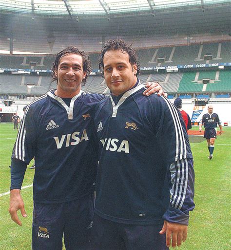 Dos Tucumanos Salen A La Cancha En Par S