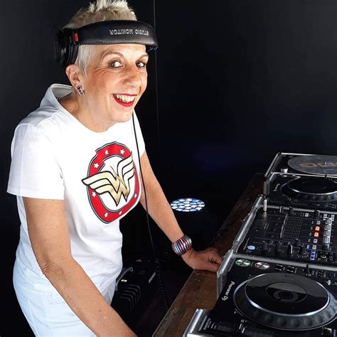 Sonia Abreu Conhecida Como A Primeira DJ Do Brasil Morre Aos 67 Anos