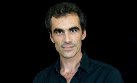 Raphaël Enthoven Twitter se présente comme le porte voix des ignorés