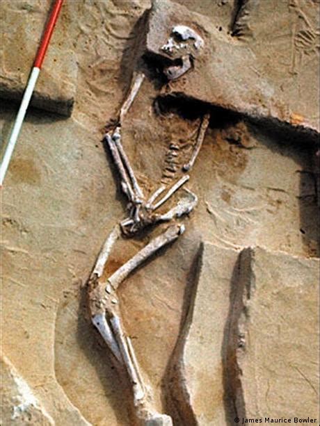 Australia S Ancient Mungo Man Returned To Aboriginal Burial Ground Dw