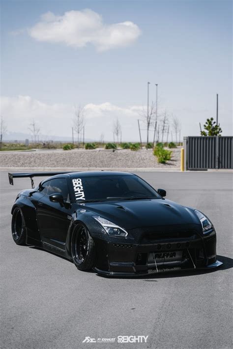 Rocket Bunny Pandem WIDEBODY Nissan GTR R35 installed with Fi EXHAUST ...