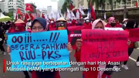 Peringati Hari Ham Buruh Gelar Aksi Tolak Uu Cipta Kerja Video