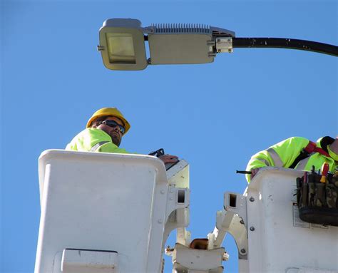 Via Ai Lavori Per Trasformare A Led Lilluminazione Pubblica