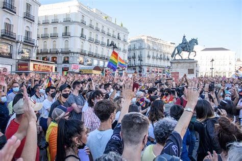 Na Espanha protestos pedem justiça por assassinato de jovem gay brasileiro
