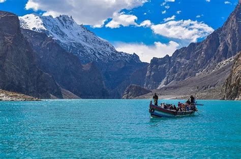 5 Days Trip To Snow Covered Hunza Valley & Naltar Lake | Blizin.com