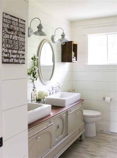 Amazing Bathroom Designs With Shiplap Walls Housely