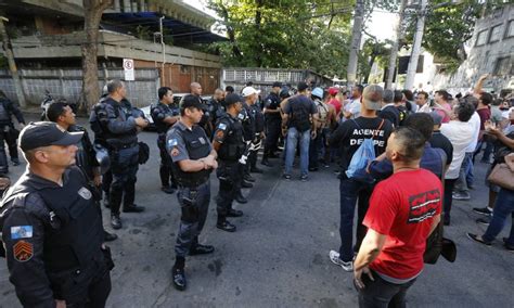 Manifestantes Tentam Invadir Delegacia Na Cidade Nova Jornal O Globo