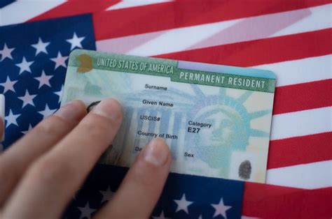 Revista Portuária Economia e Negócios Os caminhos para o Green Card