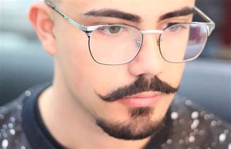 Estilos De Barba Con Bigote Separado 【2025】