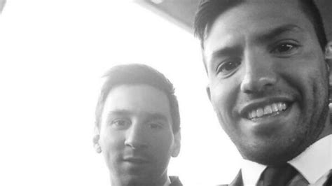 La Selfie De Agüero Y Messi En La Previa Del Viaje Al Mundial Infobae