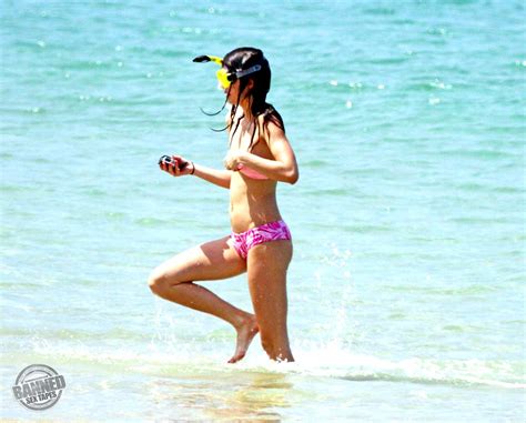 Kendall Jenner Fully Naked At Largest Celebrities Archive