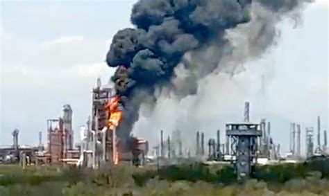 VIDEO Se registra incendio en refinería de Pemex en Nuevo León Radio