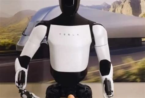 Tesla dévoile une nouvelle version de son robot humanoïde Optimus