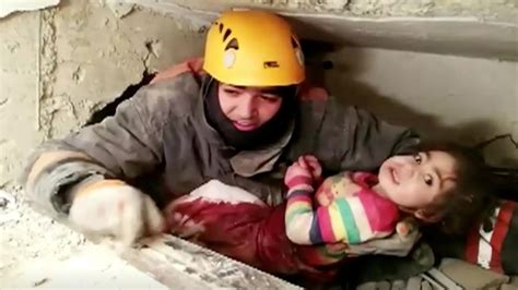 Video A 28 Hour Old Girl Trapped Under The Rubble Was Rescued In An