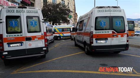 Ambulanze Ferme In Coda Al Pronto Soccorso Del Galliera