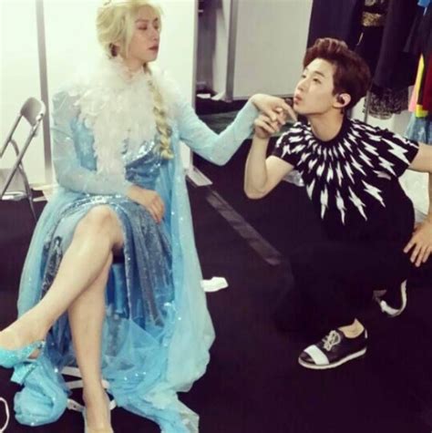 Super Junior S Heechul And Henry Transform Into Queen Elsa And Prince Henry