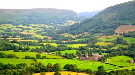 A Picturesque Road Trip Through The Quaint Towns And Mesmerising Landscapes Of Wales - Vistara ...