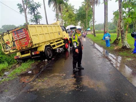 Laka Di Pakisaji Malang Satu Pelajar Tewas Terlindas Truk Saat Hujan Turun