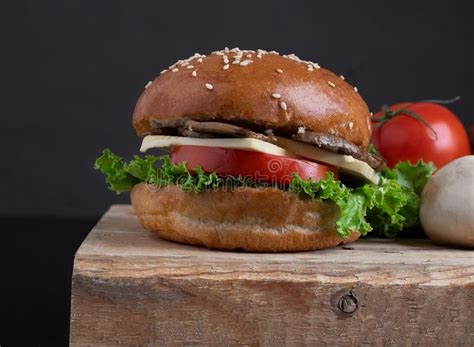 Petit Pain Croustillant Juteux D Hamburger De Champignon De Vegan