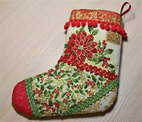 Как сшить новогодний сапожок своими руками?